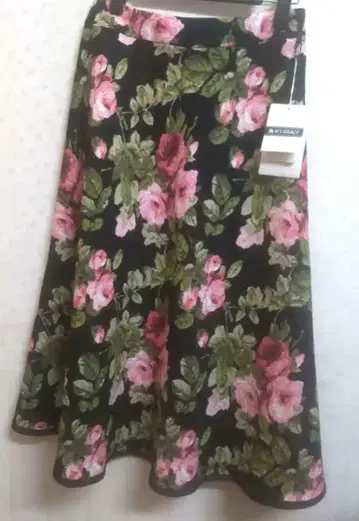 새상품 미사용 엠즈 그레이시 스커트 38 사이즈