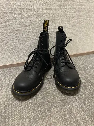 Dr.Martens 1460 8홀 부츠