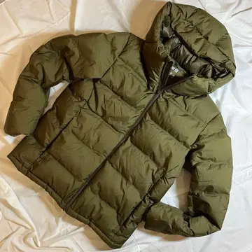 유니클로 UNIQLO 심리스 다운 카키색 M 사이즈 남성용