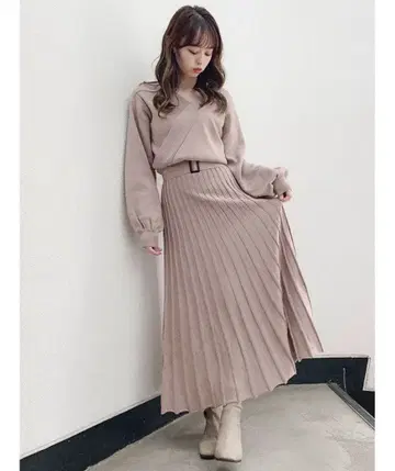 dazzlin 베이지 니트 랩 원피스 긴팔 플리츠