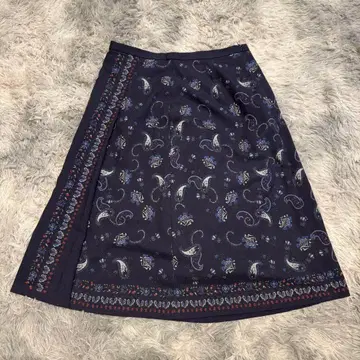 sunauna 사이즈 38(M) 네이비 페이즐리 무늬 플레어 스커트