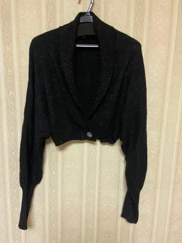 WHO 블랙 크롭 가디건