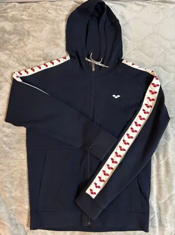 arena 후드 부착 상의 사이즈 0