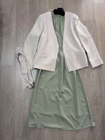 [ 미사용 새상품 ] Lurco 원피스 수트 아이보리 그린