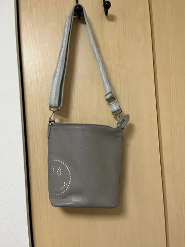 살롱 드 알파드 숄더