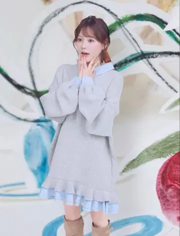 프릴 달린 그레이 캐주얼 맨투맨