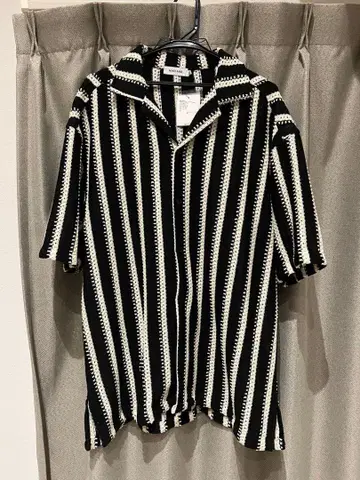 NIKO AND - 스트라이프 반팔 셔츠 L 블랙/화이트