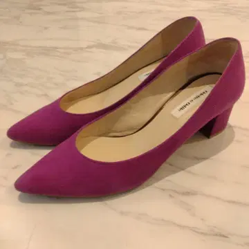 오데뜨 앤 오딜 스웨이드 펌프스