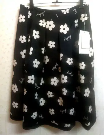 새상품 미사용 엠즈 그레이시 스커트 40 사이즈