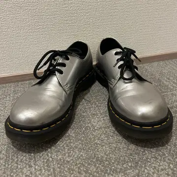 닥터마틴 1461 3홀 실버 슈즈