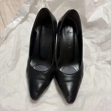 DIANA 블랙 스틸레토 하이힐