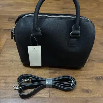 [미사용 새상품] UNIQLO 레더 터치 2way 백