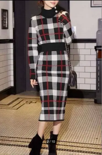 미셸 마카롱 체크 무늬 터틀넥 니트 원피스