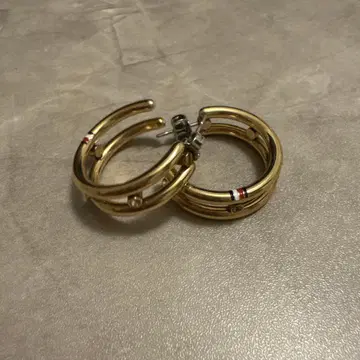 타미힐피거 귀걸이