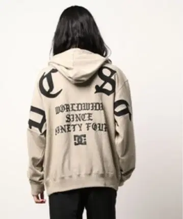 DC 베이지 후드티 백 프린트