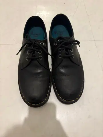 닥터마틴 x thisisnevnrthat 3홀