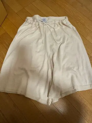 BASERANGE 아이보리 숏팬츠 XS