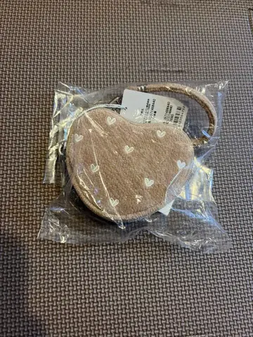 [새상품] 페이러 러브러리 하트 하트형 파우치 베이지