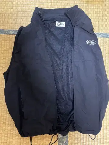 블랙 메쉬 안쪽 집업 베스트