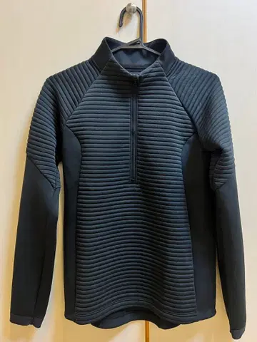 새상품급 [UNDER ARMOUR] 여성용 하프 지퍼 셔츠 블랙