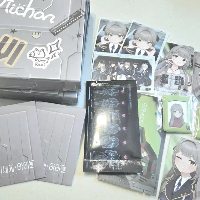 이세계아이돌 비챤 바인더앨범, 포카 판매