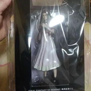 FINAL FANTASY VII REMAKE 에어리스 제일복권 피규어