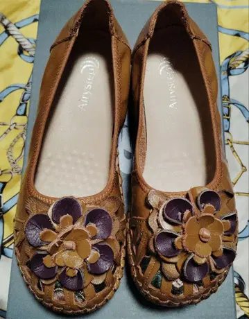 Airystep 꽃 장식 플랫슈즈 브라운 미사용 새상품