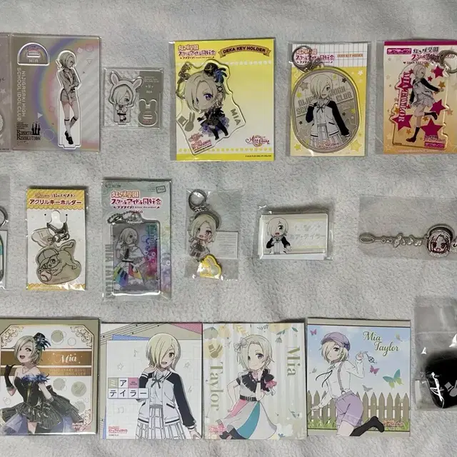 러브라이브 니지동 니지가사키 미아 테일러 아크릴스탠드 등 굿즈