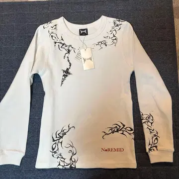 NoRemid 화이트 긴팔 티셔츠 small