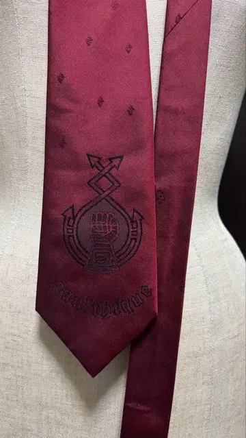 장 폴 고티에 옴므 넥타이 빨간색 실크 고르체