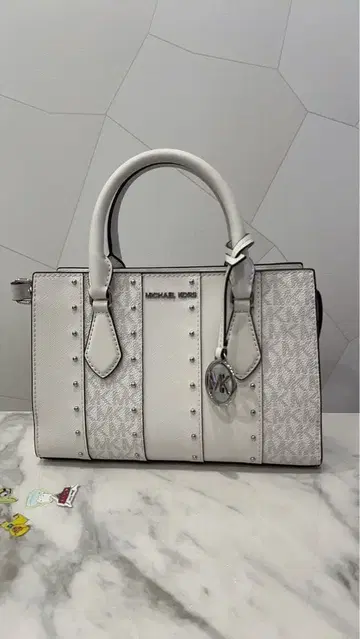 MICHAEL KORS 스터드 장식 핸드백