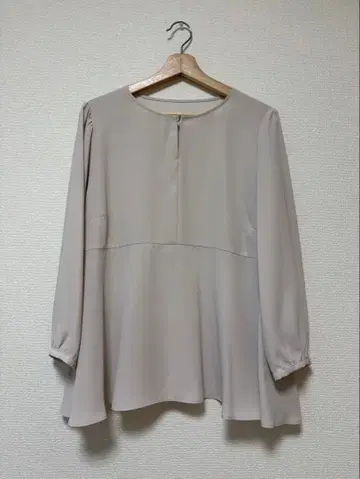 온워드 [세탁 가능] 백 새틴 라무젠 펩 라무 디자인 블라우스