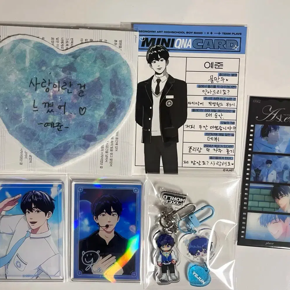 PLAVE | 플레이브 PLAVE Yejun confetti, film, acrylic, keyrings