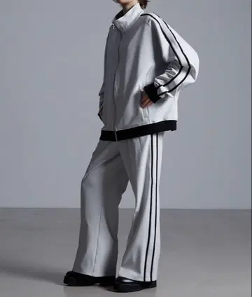 LOOSE 하이넥 트랙 자켓 & 와이드 트랙 팬츠