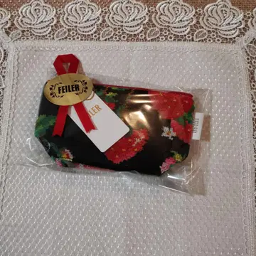 페이 라스트로베리 필드 파우치 블랙