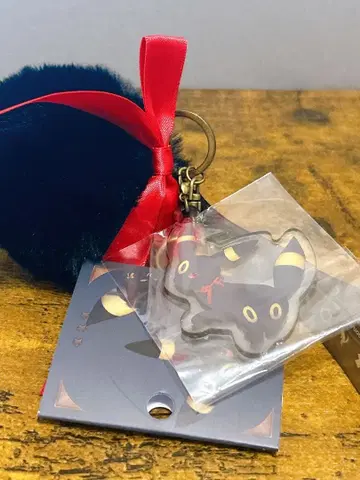 블래키 키링 블랙 폼폼 x 빨간색 리본 이브이 컬렉션