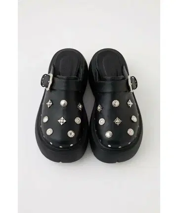 RODEO CROWNS 스터드 사보 샌들