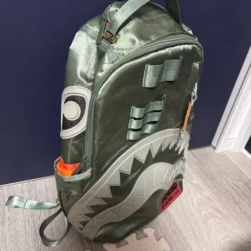SPRAYGROUND 상어 디자인 백팩