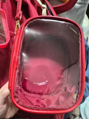 빨간색 투명창이 있는 봉제인형 파우치