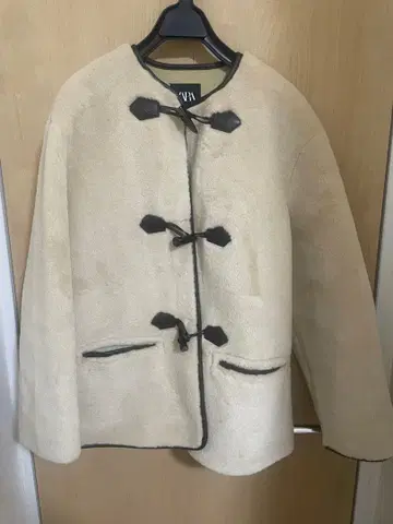 ZARA 크림색 더플 코트