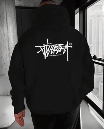 블랙 후드 부착 후드티 백 프린트