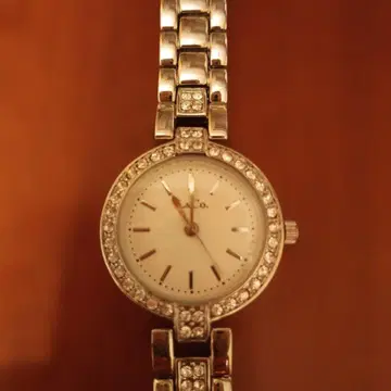 스톤 부착 실버 손목시계