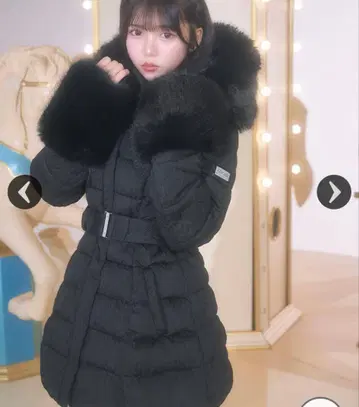 퍼 포함 블랙 다운 자켓