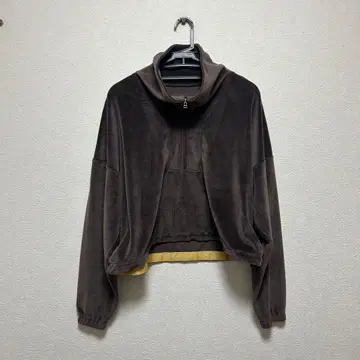 브라운 하프 지퍼 벨로아