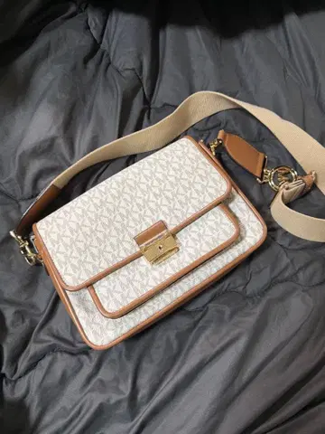 MICHAEL KORS 숄더백 화이트/브라운