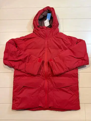 Marmot 빨간색 후드 부착 다운 자켓