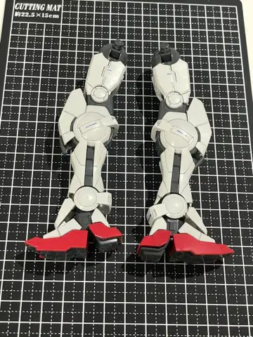 MG 건담 엑시아 좌우 다리 부품