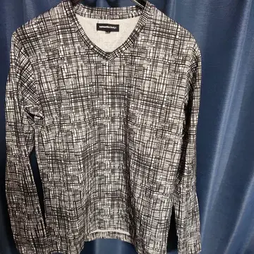 시맨틱 디자인 M 사이즈 긴팔 티셔츠 기하학 패턴