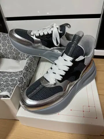 Alexander McQueen 스니커즈 블랙/실버 새상품 41