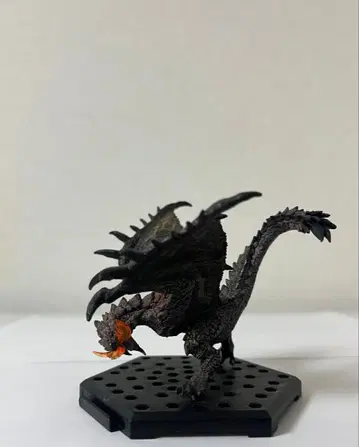 몬스터 헌터 보라 독 공주 리오레이아 (분노 상태) 피규어